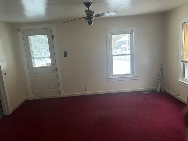 Building Photo - 3090 Eastwood Dr