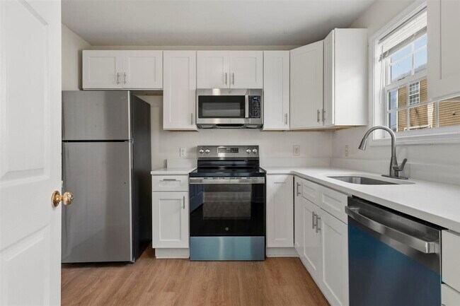 Building Photo - 1225 N Lee Dr