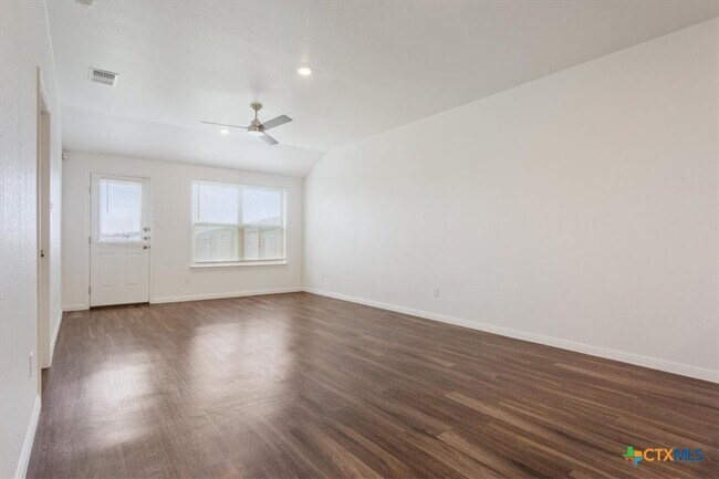Building Photo - 5807 Betty Lou Dr