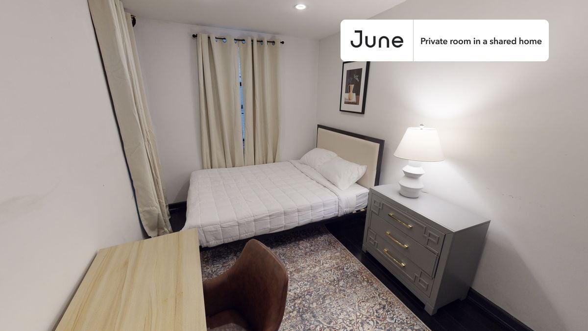 Room in Shared 3 bed/1 bath home - Room in Shared 3 bed/1 bath home