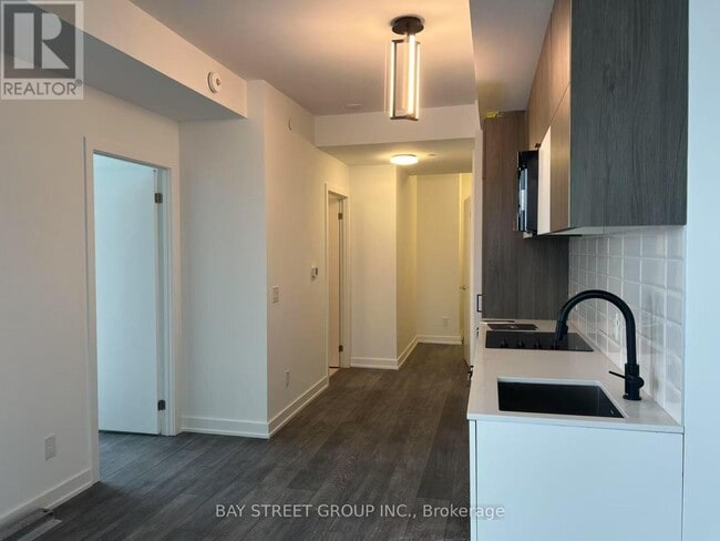 Photo du bâtiment - 8888 Yonge St