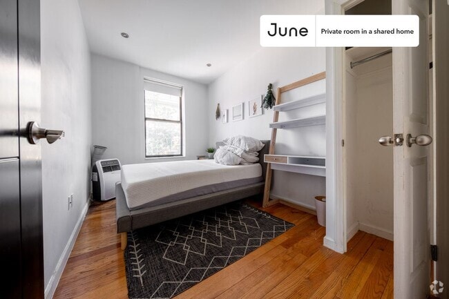 Building Photo - Private bedroom in 3 bed/1 bath Home
