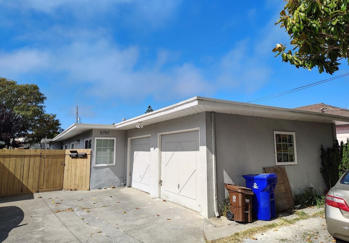 Foto principal - 5707 Carlos Ave