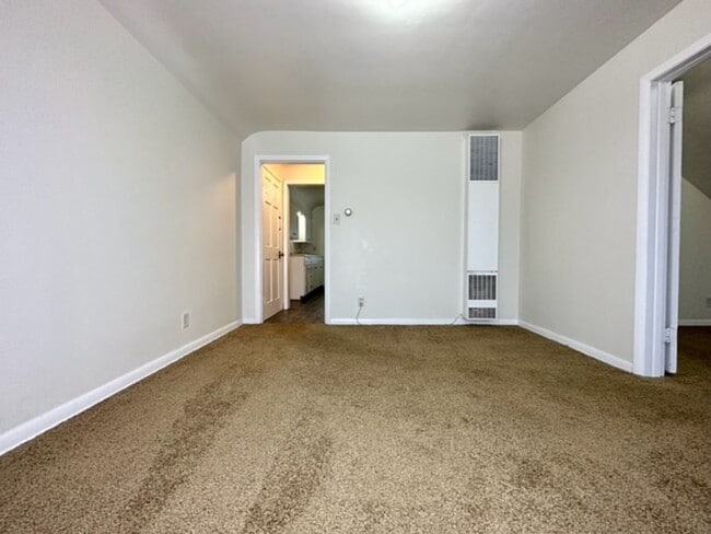 Building Photo - 1017 N Webster Ave