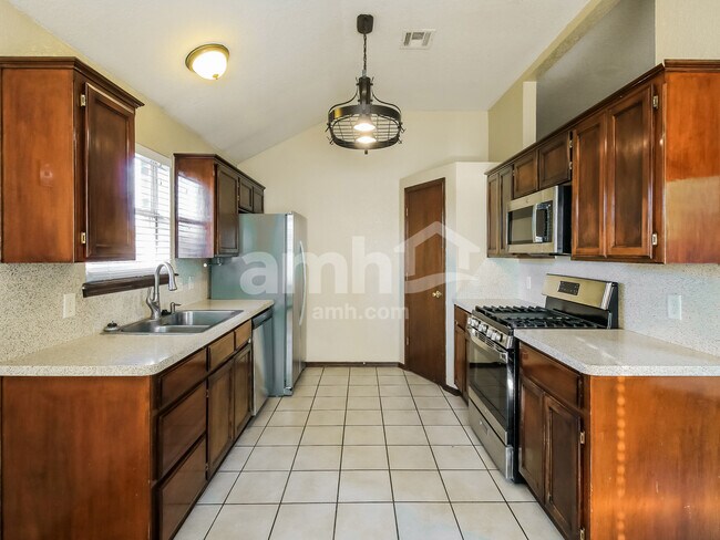 Foto del edificio - 16237 Everglade Ln