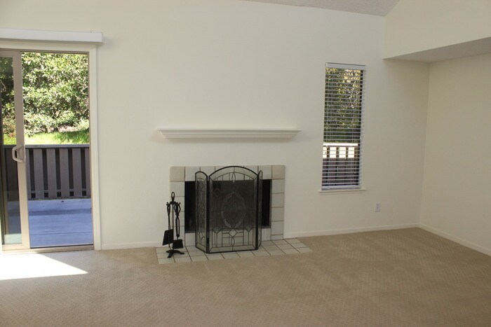 Primary Photo - 94 Montsalas Dr