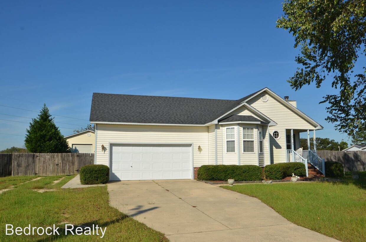 3 br, 2 bath House 6012 Waldos Beach Rd House Rental in