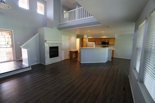 Foto del edificio - Spacious Creekside Townhome in Stroh Ranch