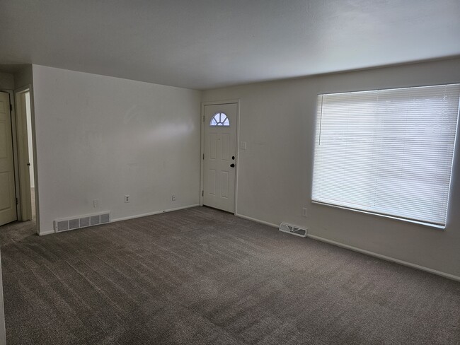 Building Photo - 1162 Cree Dr