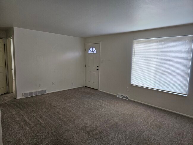 Foto del edificio - 1162 Cree Dr