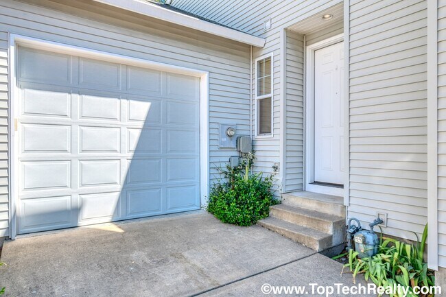 Building Photo - Delightful 3 Bed | 2.5 Bath Townhome | Beaverton | Minutes to Shopping, Dining & Parks | Prime Lo...