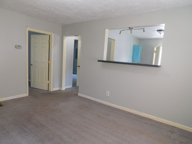 Building Photo - 124 Maple St