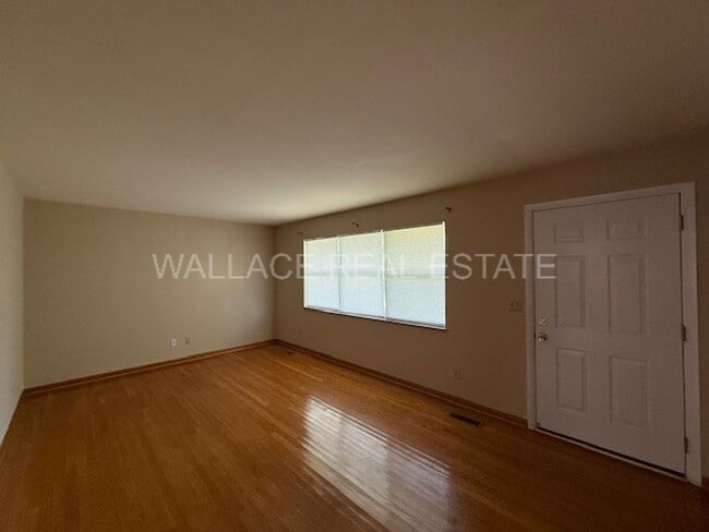 Building Photo - NO STEPS...RANCHER HOME LOCATED IN FARRAGU...