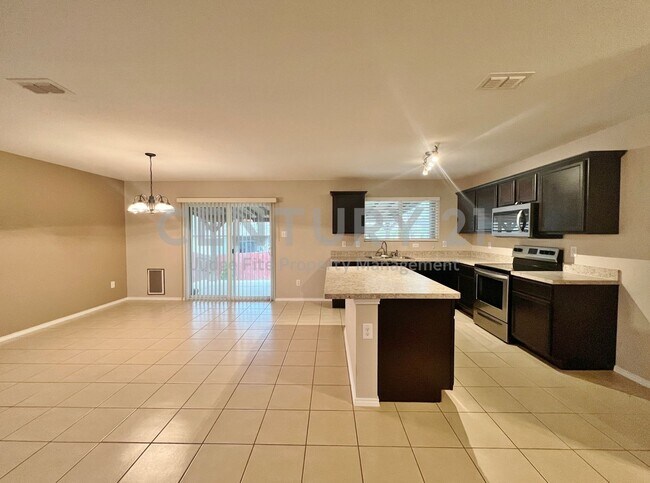 Foto del edificio - 9925 Amaryllis Ln