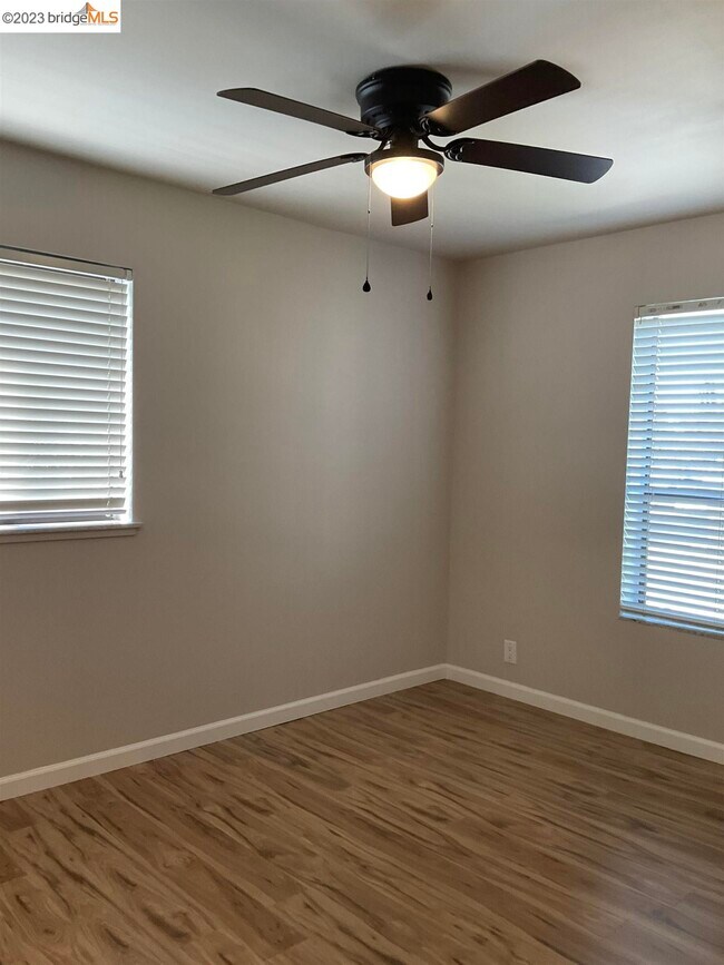 Building Photo - 360 Park Ln
