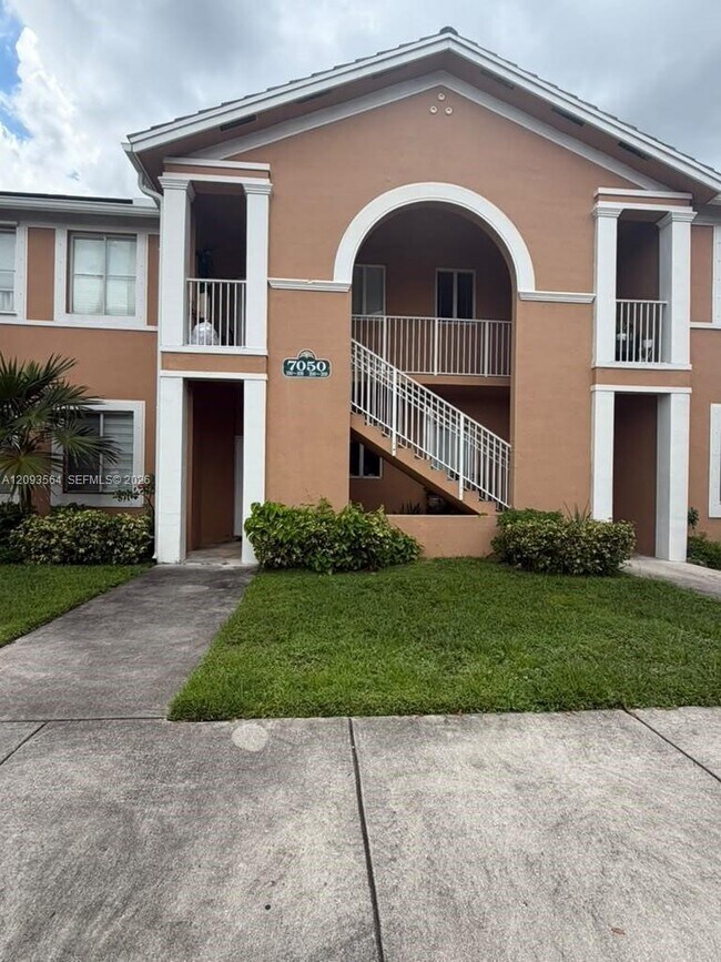 Foto del edificio - 7050 NW 177th St