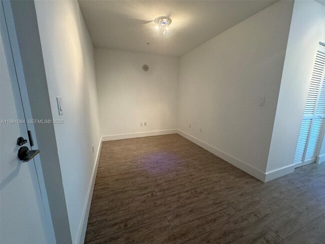 Foto del edificio - 79 SW 12th St