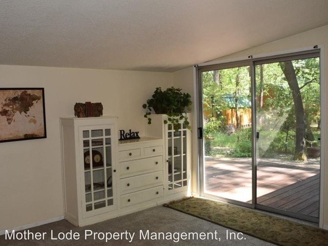 Building Photo - 2 br, 1.5 bath House - 23165 Tuolumne Drive