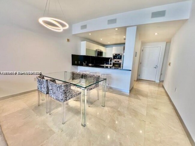 Building Photo - 17121 Collins Ave