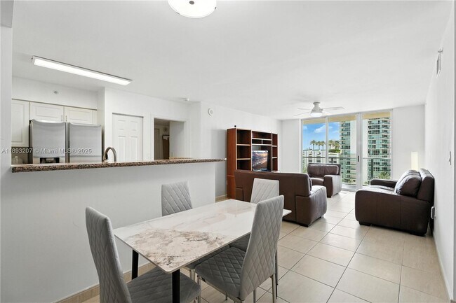 Foto del edificio - 1155 Brickell Bay Dr