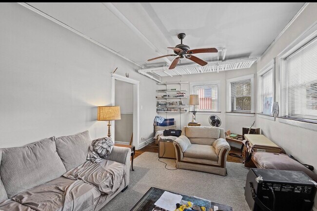 Foto del edificio - 6835 N Wolcott Ave