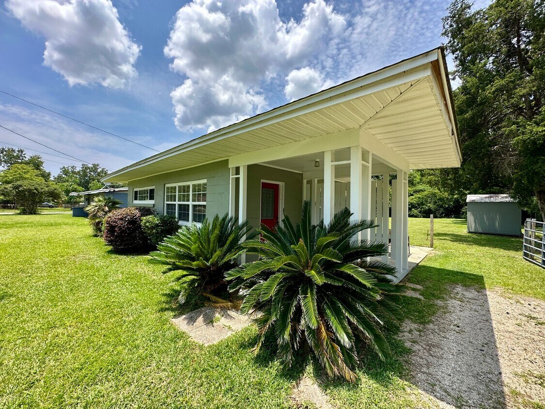 Primary Photo - 2 bedroom 1 bath house for rent in Pensaco...