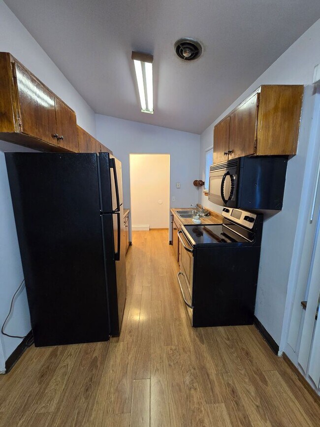Building Photo - Spacious Northside Home - Must See!!