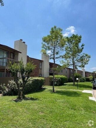 Building Photo - 9101 Country Creek St