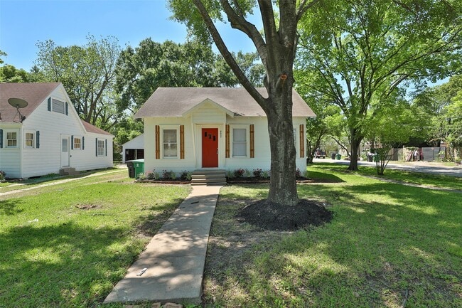 Building Photo - 6402 Stratton St