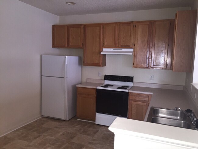 Building Photo - Willow Lakes