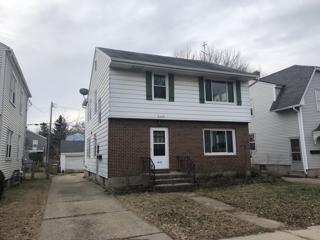 Front - 2629 Fairfield Pl