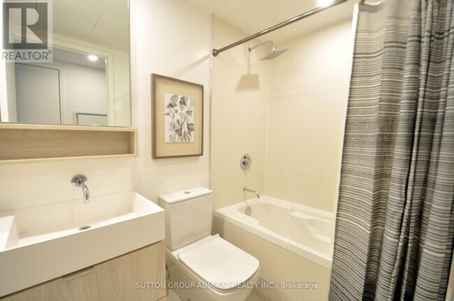 Photo du bâtiment - 8 Hillsdale Ave E