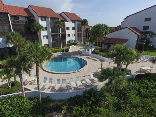 Foto principal - 1634 Stickney Point Rd