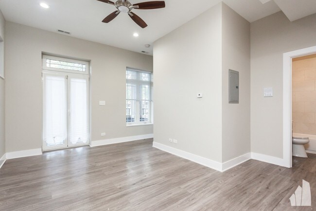 Building Photo - 4834 S King Dr