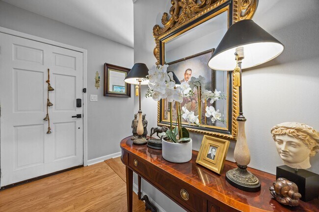 Building Photo - Gorgeous Mid-Century Modern Ranch in West Raleigh near NCSU and Lake Johnson - Fenced-in Backyard!