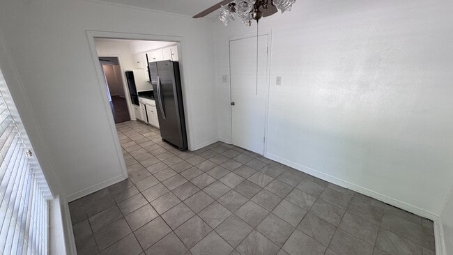 Building Photo - 621 Mink Dr