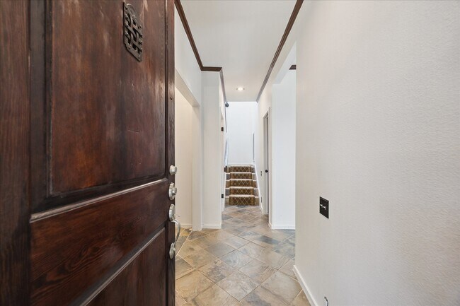 Building Photo - 222 Litchfield Ln