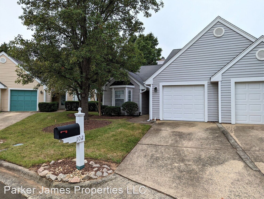 102 Duchess Ln