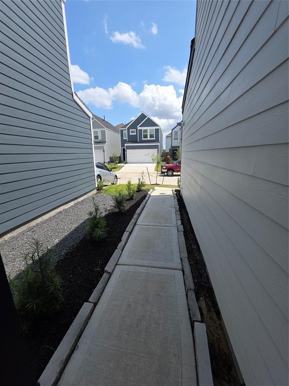Building Photo - 3013 La Latina Dr