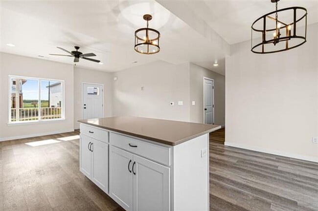 Building Photo - Beautiful Townhome in an Excellent location!