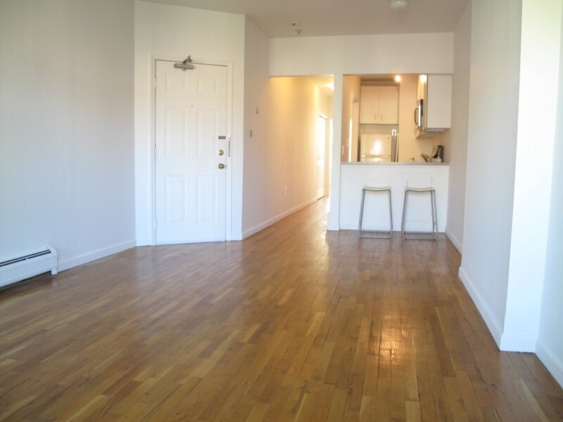 Primary Photo - 98 Bright St