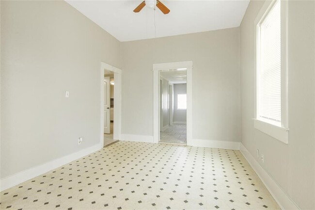 Building Photo - 712 40th St