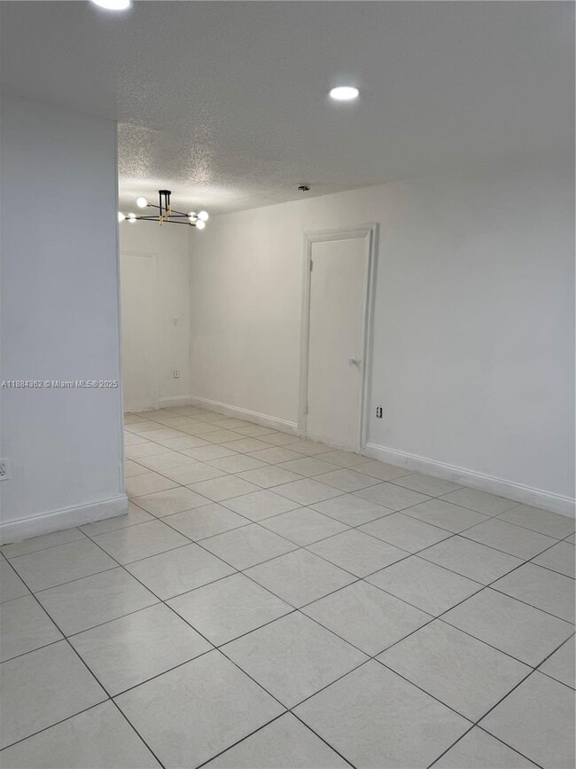 Foto del edificio - 19220 NW 51st Ave