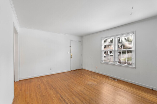 Foto del edificio - 918 McAlway Rd