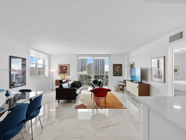 Foto del edificio - 336 N Birch Rd