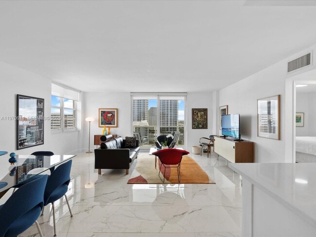 Building Photo - 336 N Birch Rd