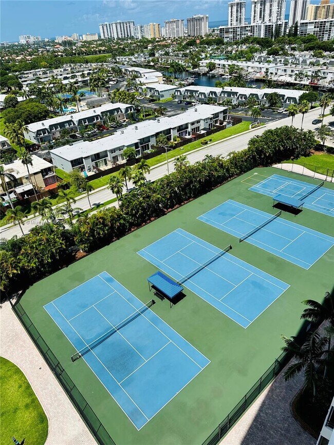 Foto del edificio - 600 Three Islands Boulevard