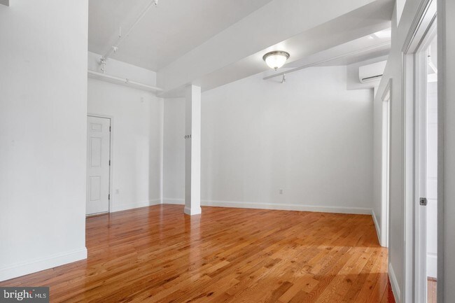 Building Photo - 1021 Ridge Ave
