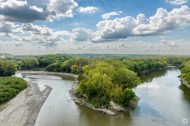 The confluence of the Blue Earth River and the Minnesota River borders Sibley Park.
