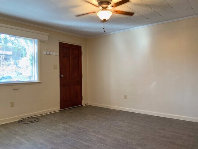 Building Photo - 1125 Scottsdale Dr